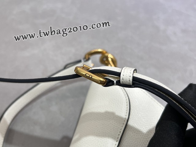 Dior专柜经典马鞍包迪奥高仿原单白色小号马鞍包腋下肩背包 djfk1632